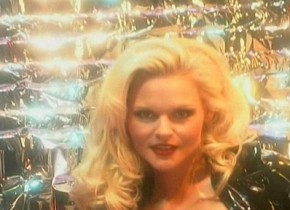 Blondes, Scene 2